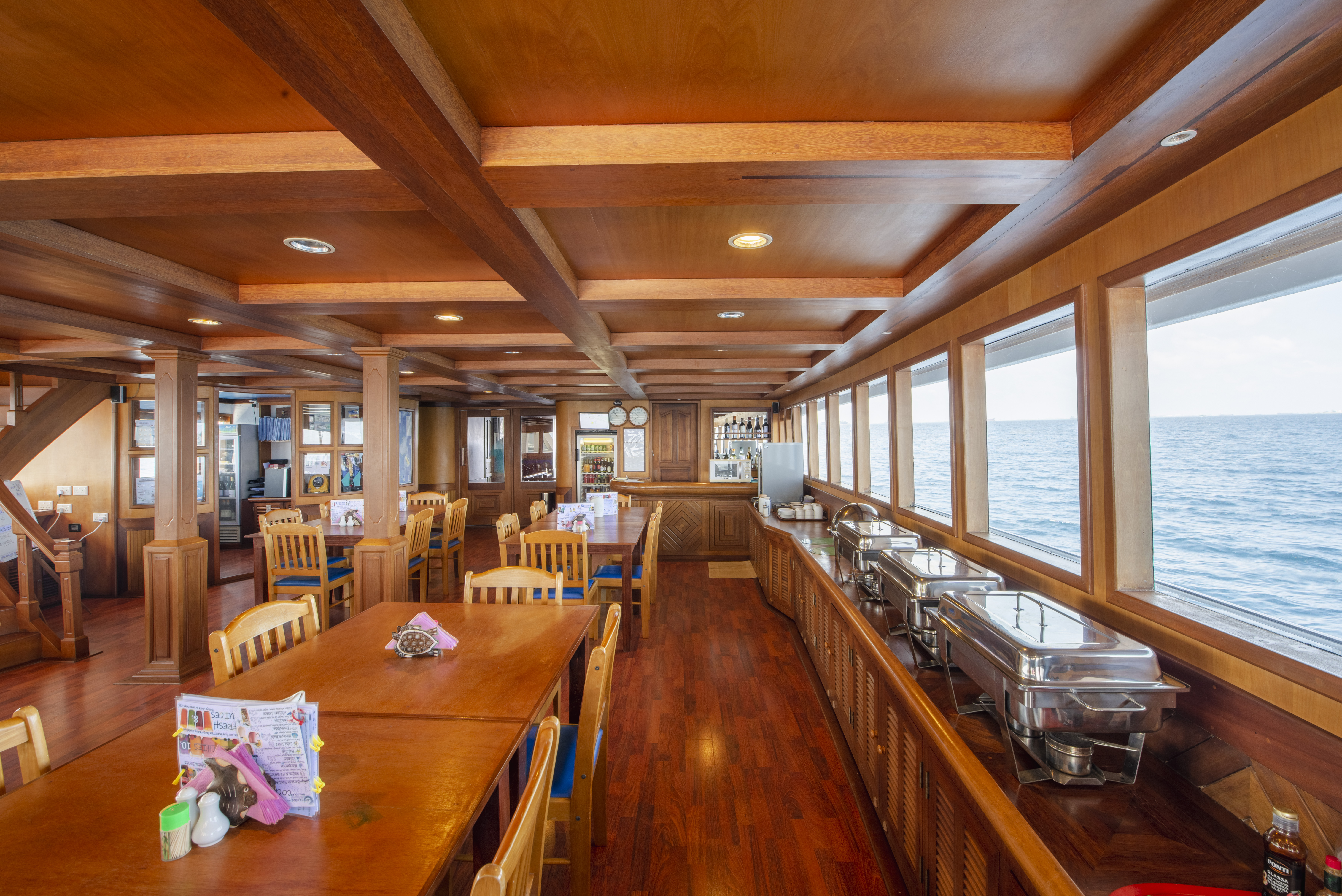 Restaurant main deck 2